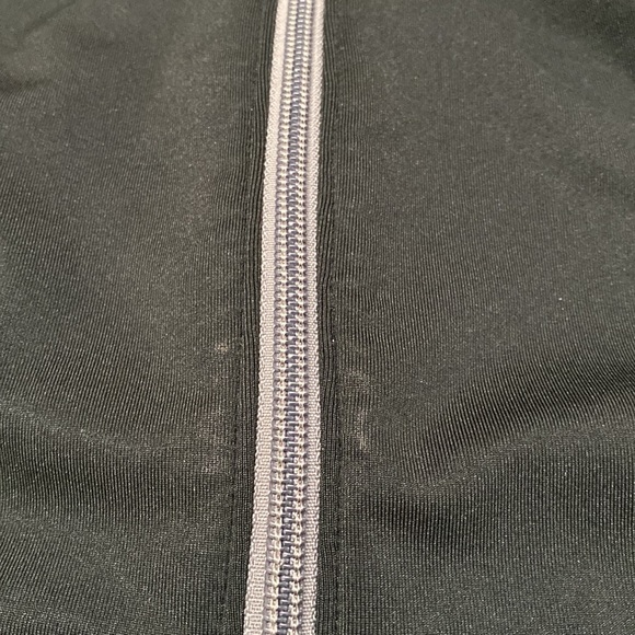 ***SOLD****. Under Armour jacket, black, size L - Picture 5 of 10